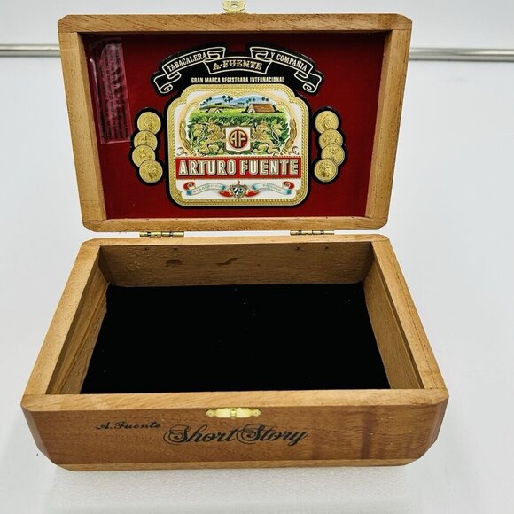 Arturo Fuente Short Story Empty Wood Cigar Box 7.75" x 4.75" x 2.75" - Picture 8 of 10
